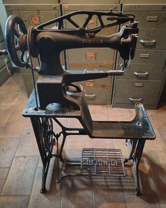 Macchina da cucire Singer 29 k 71 