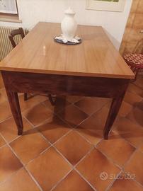 Tavolo  in noce  priimi novecento