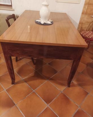 Tavolo  in noce  priimi novecento