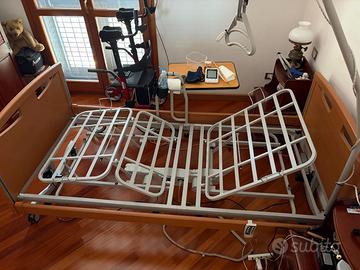 letto ospedaliero con azionamento elettrico