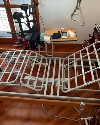 letto ospedaliero con azionamento elettrico