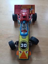 MACCHINA FORMULA 1 IN LATTA E PLASTICA 27 CM VINTA