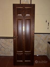 Porta in legno noce battente e scrigno