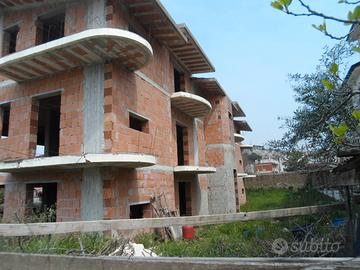 Palazzina allo stato grezzo