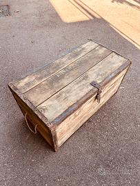 Baule in legno antico
