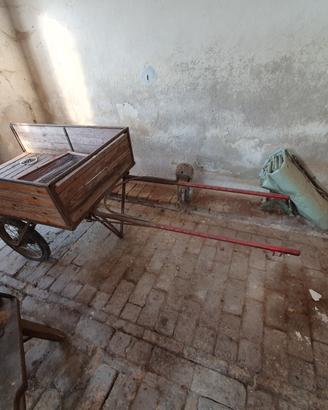 Carretto o calessino antico per asino
