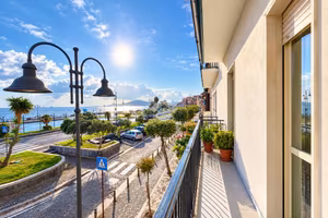 3 LOCALI A POZZUOLI