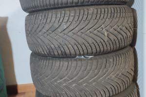 Gomme da neve misura 215/45R 17 91V