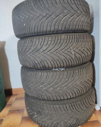 Gomme da neve misura 215/45R 17 91V