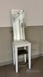 Mobiletto con lampada