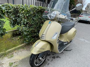 Vespa GTS 300 supertech 75’ anniversario