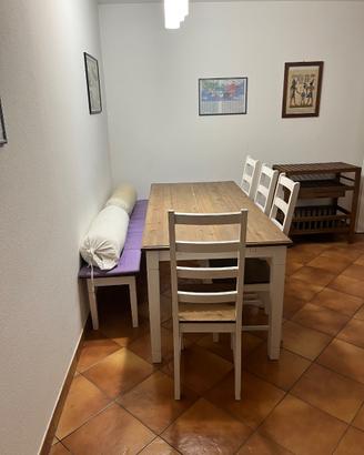 Tavolo 6/8 posti e credenza con vetrinetta