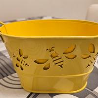 Secchiello decorativo in metallo giallo 