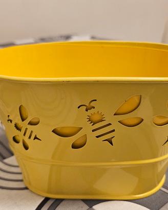 Secchiello decorativo in metallo giallo 