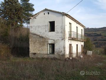 Casa da ristrutturare in collina bassa