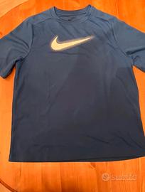 T-shirt Nike