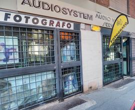 Portuense - locale commerciale con due vetrine