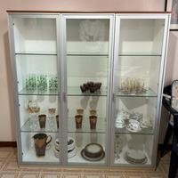 Vetrina Moderna a tre ante Design bicolore e vetro