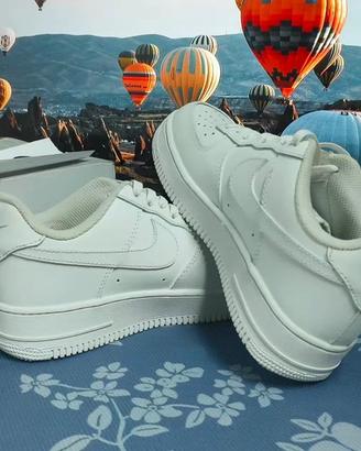 Nike Air Force 1 07 Classic Low-Top, Bianco / 43