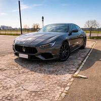 Maserati Ghibli 330 CV MHEV GRANSPORT
