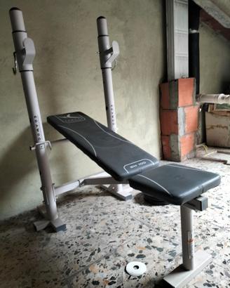 Panca  Inclinata Decathlon con bilanciere e pesi
