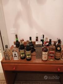 Bottiglie vintage di liquori anni 70/80
