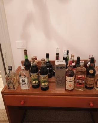 Bottiglie vintage di liquori anni 70/80