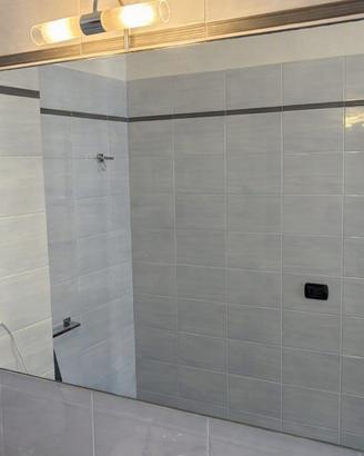 Specchiera bagno con aplique