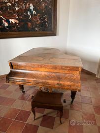 Pianoforte a coda.
