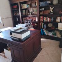 libreria e scrivania