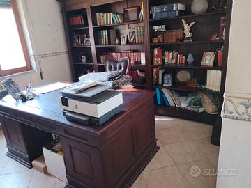 libreria e scrivania