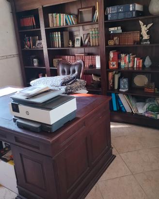 libreria e scrivania