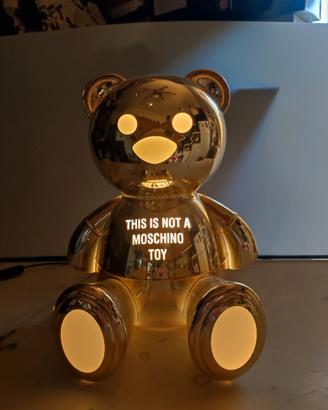 Lampada da tavolo Toy Gold di Kartell x Moschino b