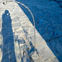 Porta lanterna/vaso in ferro e pietra vecchio 