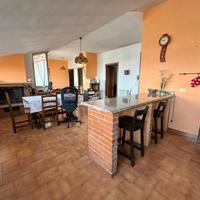 4 LOCALI A SAN CESAREO