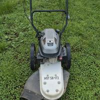 decespugliatore a ruote non trazionato