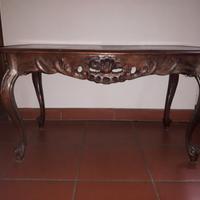 Tavolino da tè in legno intarsiato