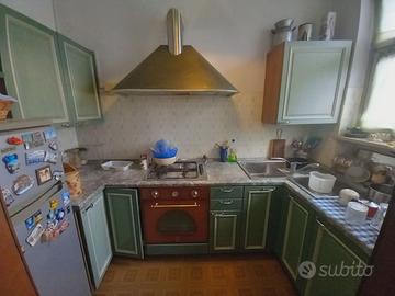 Cucina completa con elettrodomestici