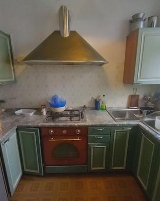 Cucina completa con elettrodomestici