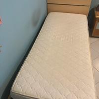 Coppia di letti in legno