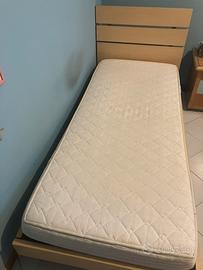 Coppia di letti in legno