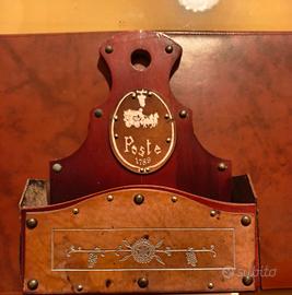 porta lettere in legno ed ecopelle 