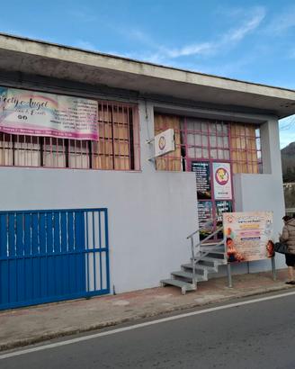 Palazzina due livelli con parcheggio