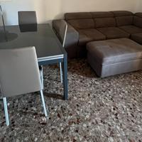 Divano + Tavolo e 4 sedie
