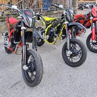 SWM SM 125 R-MOT. A LIQUIDO-FINAN. TASSO 0%