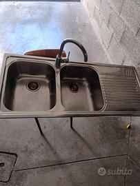 lavandino in acciaio 