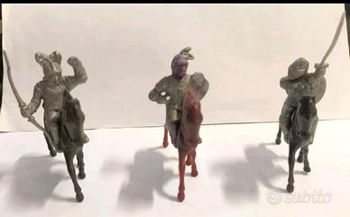 Lotto 3 Soldatini Medievali a Cavallo Marca PRB 