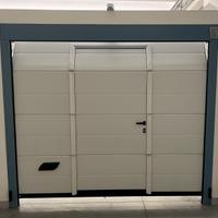Portone sezionale bianco con porta 2300 x H 1980