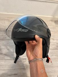 Casco nuovo mai utilizzato nemmeno una volta