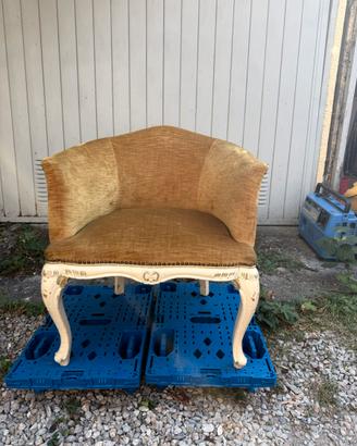 Poltroncina stile Chippendale